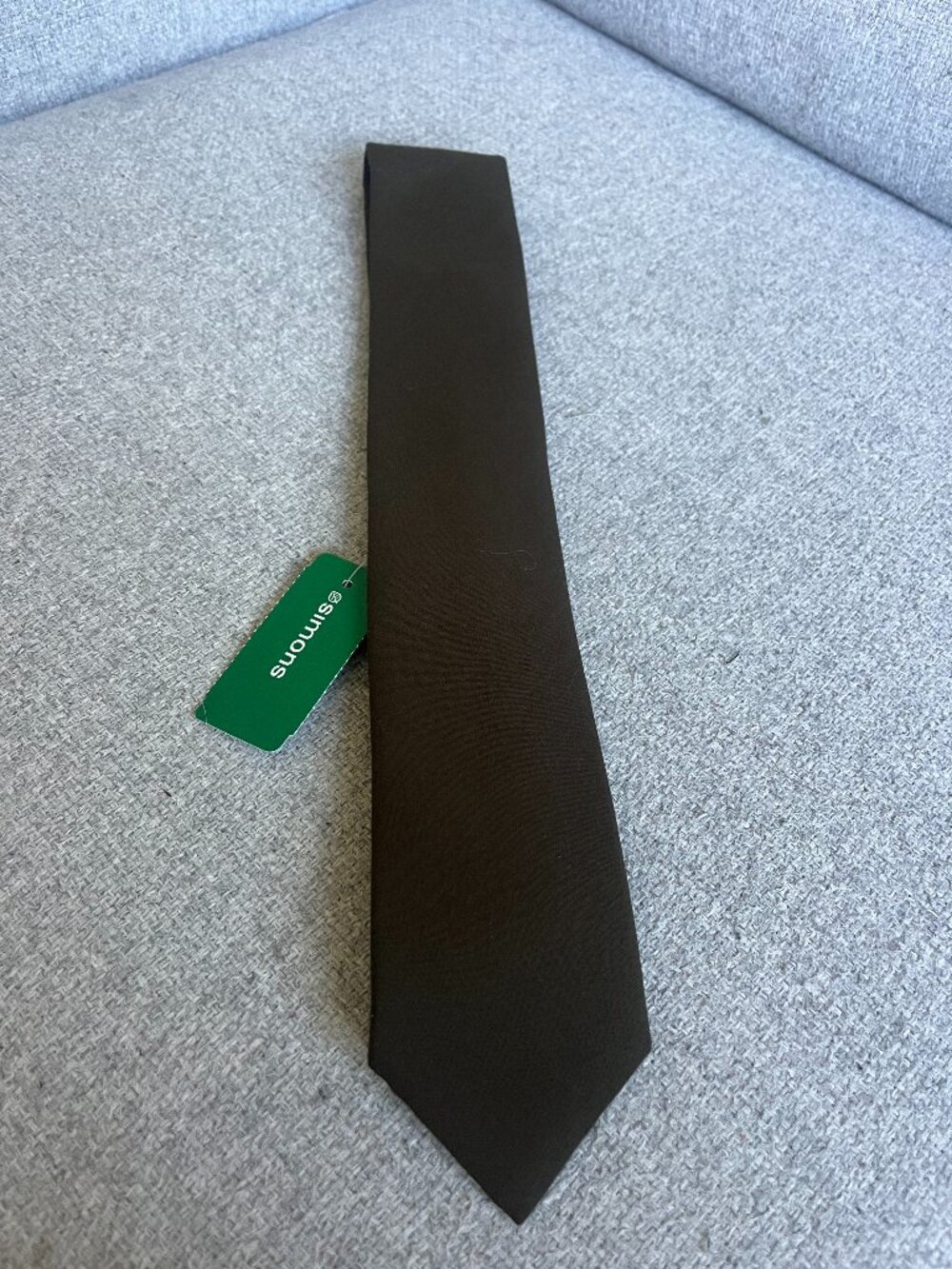 Men's Classic Tie. 100% Viscose. Brown. Brand: BLICK. NEW. Retail:$99+tax